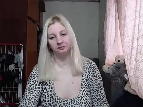 Snapshot of BustyBlond chatting on February 2025 06:18:02 AM BustyBlond online show from February 2025 06:18:02 AM