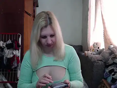 Snapshot of BustyBlond chatting on February 2025 06:33:02 AM BustyBlond online show from February 2025 06:33:02 AM
