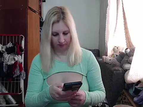 Snapshot of BustyBlond chatting on February 2025 09:38:01 AM BustyBlond online show from February 2025 09:38:01 AM