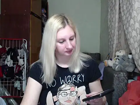 Snapshot of BustyBlond chatting on February 2025 05:04:01 PM BustyBlond online show from February 2025 05:04:01 PM