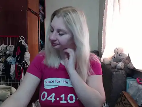Snapshot of BustyBlond chatting on March 2025 05:14:02 AM BustyBlond online show from March 2025 05:14:02 AM