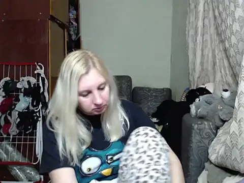 Snapshot of BustyBlond chatting on March 2025 06:10:02 AM BustyBlond online show from March 2025 06:10:02 AM