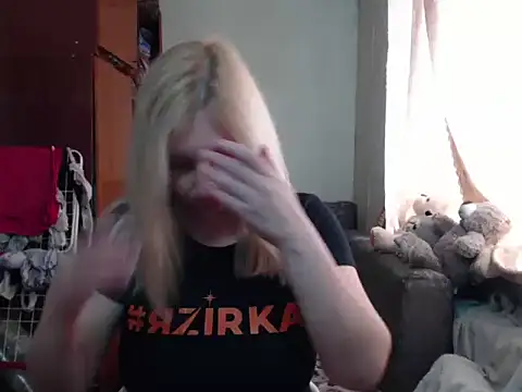 Snapshot of BustyBlond chatting on March 2025 09:57:01 AM BustyBlond online show from March 2025 09:57:01 AM