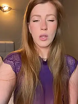 FoxyFrenchy online show from December 2024 06:50:01 PM