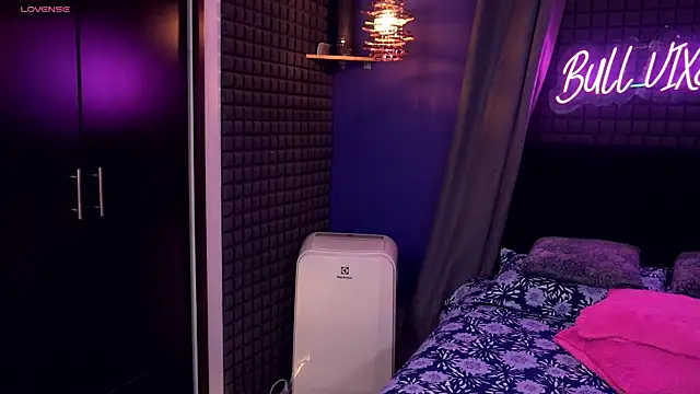 bull vixen2001 online show from December 2025 10:06:01 PM