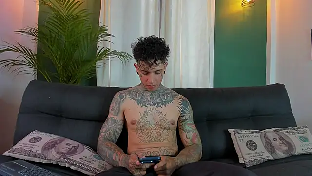 Snapshot of Aron_ford chatting on April 2026 08:15:01 PM Aron ford online show from April 2026 08:15:01 PM