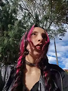  Laary online show from November 2025 09:04:01 PM