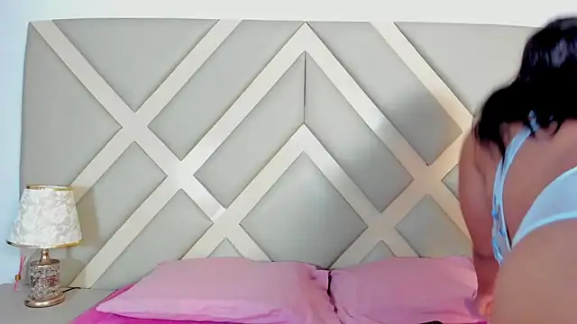 Snapshot of SSCARLETH_ chatting on February 2025 07:05:01 PM SSCARLETH  online show from February 2025 07:05:01 PM