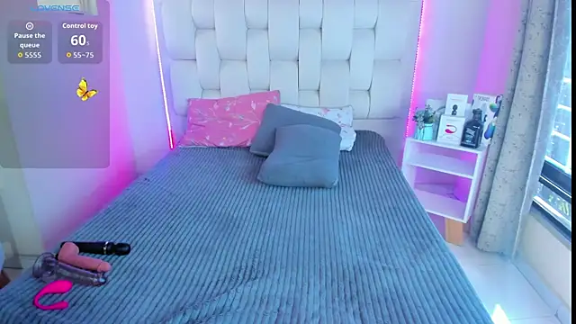 shanakendall online show from October 2025 02:12:02 PM