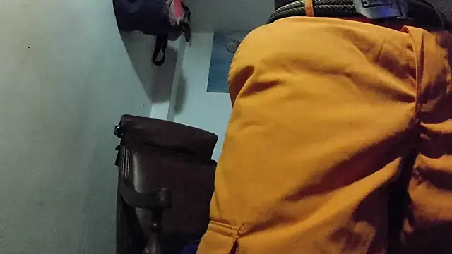 crazylatinguyy online show from November 2025 05:08:01 PM