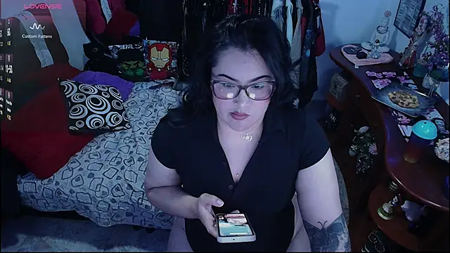 lufek23 online show from October 2025 04:27:01 PM