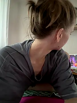 Snapshot of LeyaJohnson chatting on September 2025 02:39:02 PM LeyaJohnson online show from September 2025 02:39:02 PM
