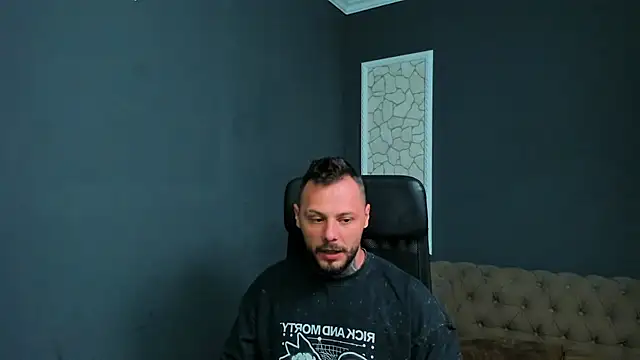 Snapshot of BrianHunts chatting on May 2026 04:32:02 AM BrianHunts online show from May 2026 04:32:02 AM
