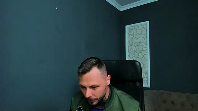 Snapshot of BrianHunts chatting on May 2026 04:30:02 AM BrianHunts online show from May 2026 04:30:02 AM