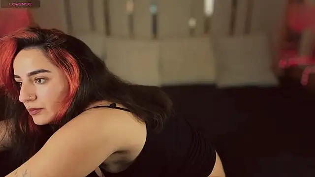 Daphne Moss online show from November 2025 02:22:01 PM