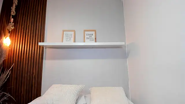 LANA-JONNES online show from March 2026 12:43:02 AM