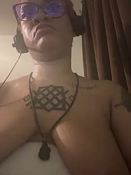 nickytheehawtie online show from April 2026 02:50:02 AM