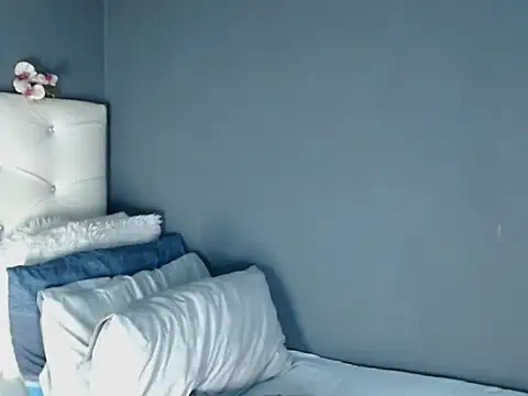 Snapshot of _MoniqueLovay_ chatting on September 2025 11:01:02 AM MoniqueLovay online show from September 2025 11:01:02 AM