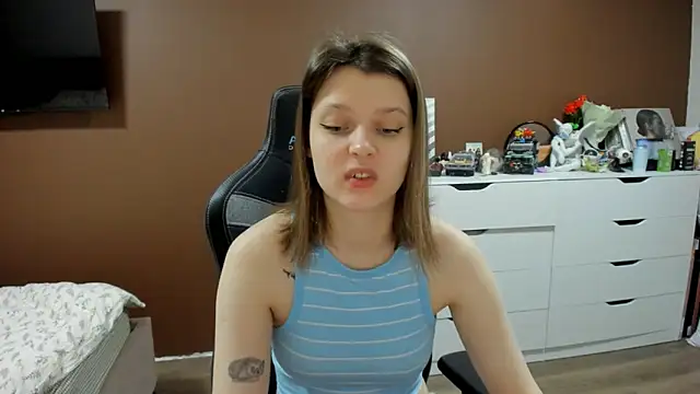 SoniNesti online show from April 2026 03:32:02 PM