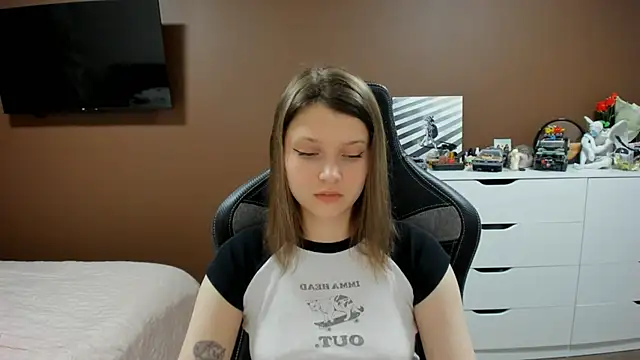 SoniNesti online show from April 2026 02:29:01 PM