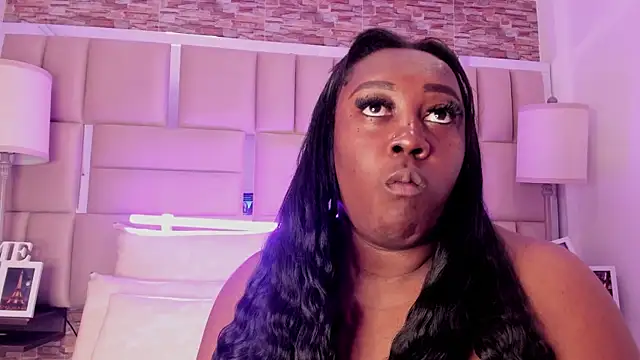 ShaniaBrownn online show from December 2025 07:53:01 PM