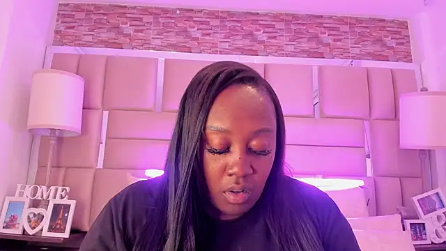 ShaniaBrownn online show from January 2026 07:39:01 PM