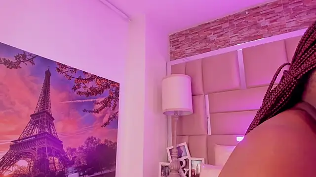 ShaniaBrownn online show from April 2026 07:40:02 PM