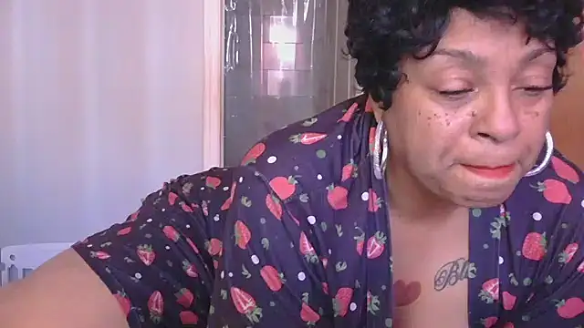 MSweetLindaParks online show from December 2025 07:01:02 PM