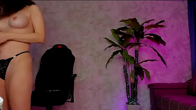 Emma7 online show from February 2025 04:25:01 AM