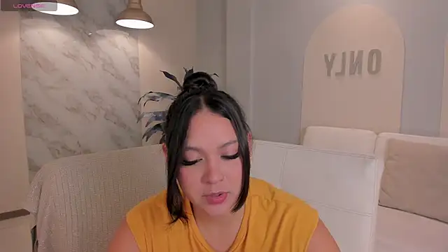 ToriCrossX online show from October 2025 01:21:01 PM