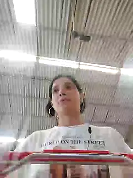 Snapshot of miaeyes chatting on December 2024 01:06:01 PM miaeyes online show from December 2024 01:06:01 PM