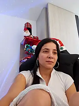 Snapshot of miaeyes chatting on December 2024 04:43:01 PM miaeyes online show from December 2024 04:43:01 PM