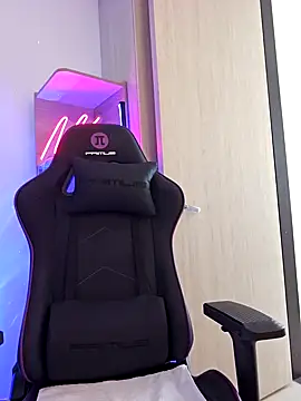 Snapshot of miaeyes chatting on January 2025 04:43:01 PM miaeyes online show from January 2025 04:43:01 PM