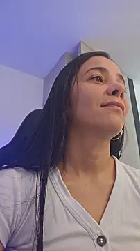 Snapshot of miaeyes chatting on November 2025 02:05:01 PM miaeyes online show from November 2025 02:05:01 PM