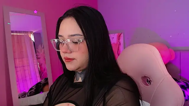 Snapshot of kim_blake chatting on January 2025 12:52:02 PM kim blake online show from January 2025 12:52:02 PM