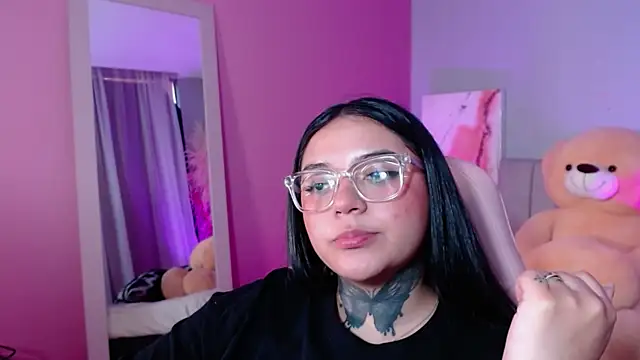 Snapshot of kim_blake chatting on January 2025 09:21:01 PM kim blake online show from January 2025 09:21:01 PM