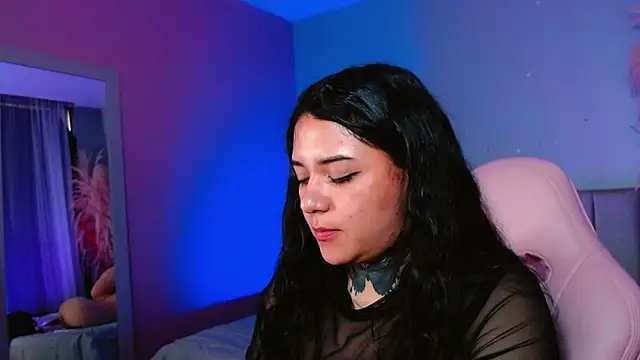 Snapshot of kim_blake chatting on February 2025 08:59:02 PM kim blake online show from February 2025 08:59:02 PM