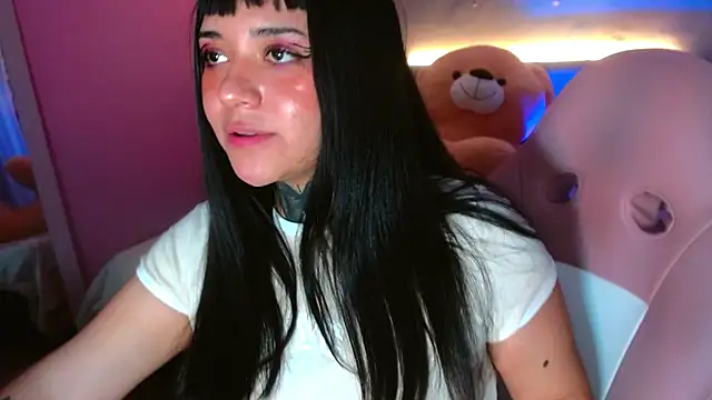 Snapshot of kim_blake chatting on February 2025 04:00:01 PM kim blake online show from February 2025 04:00:01 PM