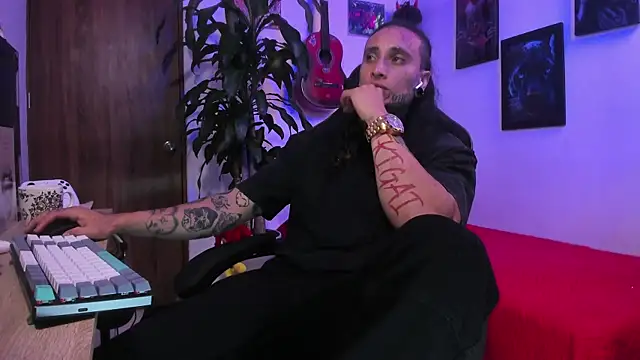 Snapshot of Ryuk_it chatting on December 2025 01:21:02 AM Ryuk it online show from December 2025 01:21:02 AM