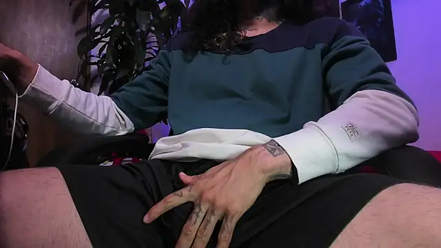 Snapshot of Ryuk_it chatting on December 2025 02:17:01 AM Ryuk it online show from December 2025 02:17:01 AM