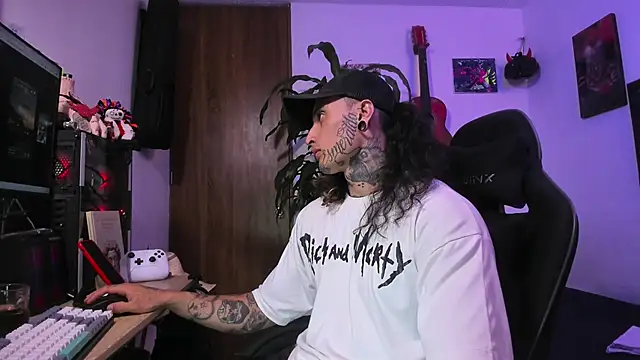 Snapshot of Ryuk_it chatting on December 2025 12:38:02 AM Ryuk it online show from December 2025 12:38:02 AM