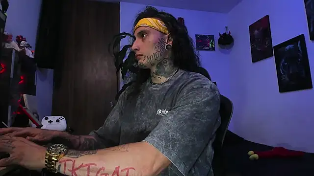 Snapshot of Ryuk_it chatting on December 2025 01:13:02 AM Ryuk it online show from December 2025 01:13:02 AM