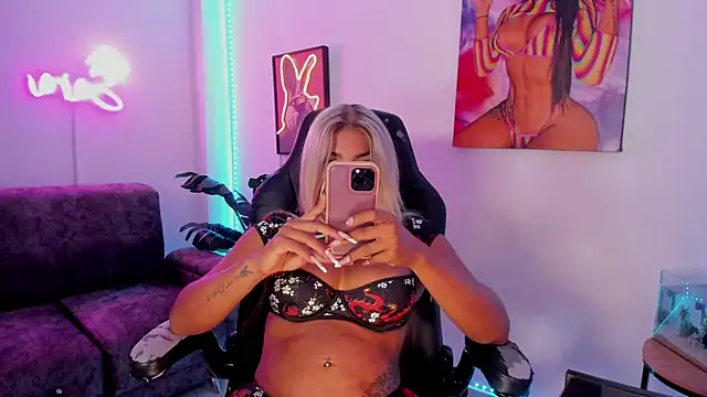 Snapshot of xLatinahotx chatting on August 2026 10:32:01 AM xLatinahotx online show from August 2026 10:32:01 AM