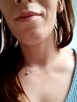 Snapshot of clara-francaise chatting on February 2025 08:04:02 PM clara-francaise online show from February 2025 08:04:02 PM