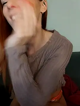 Snapshot of clara-francaise chatting on September 2025 06:55:01 PM clara-francaise online show from September 2025 06:55:01 PM