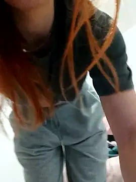 Snapshot of clara-francaise chatting on January 2026 04:34:02 PM clara-francaise online show from January 2026 04:34:02 PM