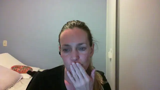 Annylove1 online show from October 2025 12:22:02 AM