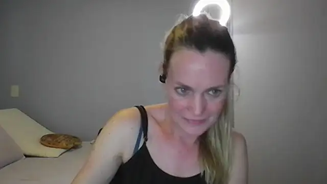 Annylove1 online show from December 2025 12:27:01 AM