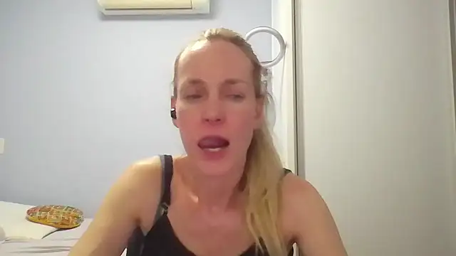 Annylove1 online show from January 2026 12:16:01 AM