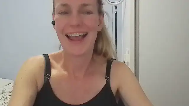 Annylove1 online show from January 2026 12:26:01 AM